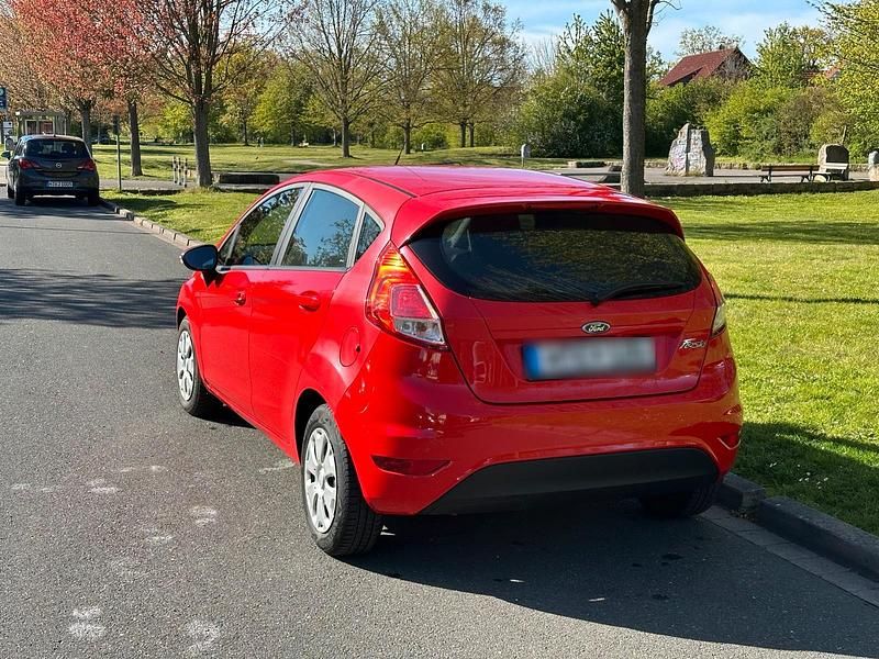 Second-hand Ford Fiesta 95 CP (69 kW) 2017 Roșu Hatchback