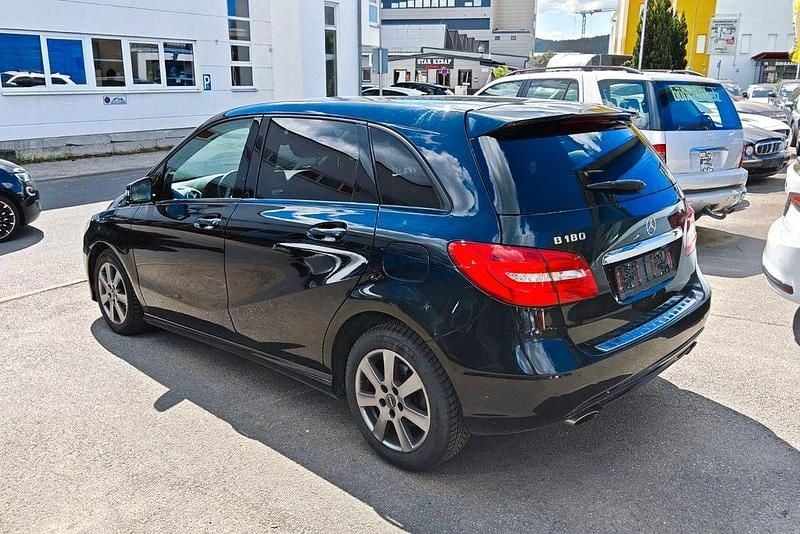 Gebraucht Mercedes B180 Sport 122 PS (89 kW) 2012 Schwarz Kleinwagen