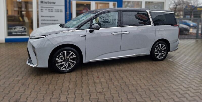 Gebraucht Maxus MIFA 9 180 kW (245 PS) 2025 Grau Van / Kleinbus