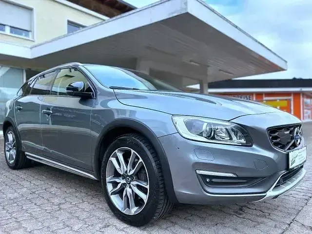 Gebraucht Volvo V60 CC Summum 245 PS (180 kW) 2016 Grau Kombi