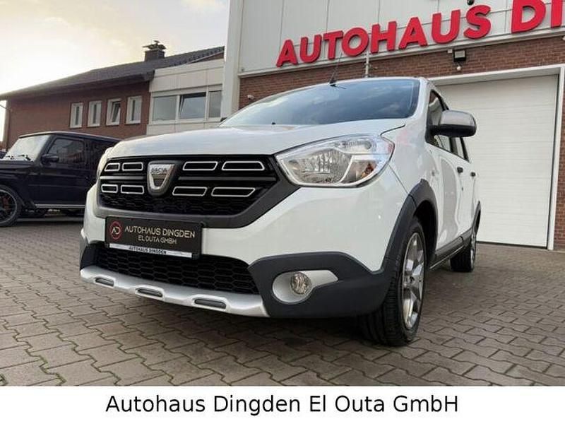 Weiß Gebraucht 2020 Dacia Lodgy Stepway Van / Kleinbus | 12.950 € (Fairer Preis) - Bild 1/4