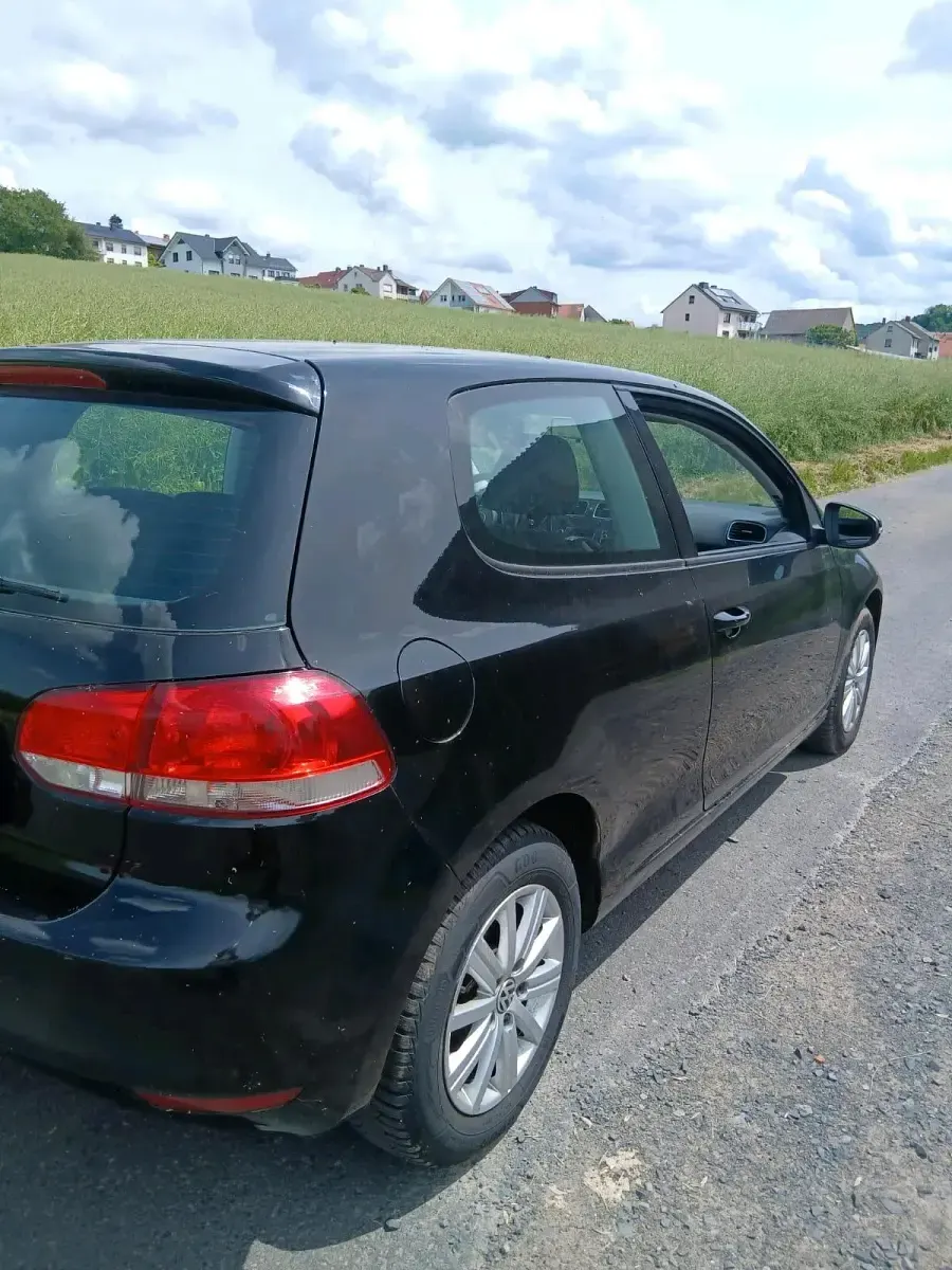 Gebraucht VW Golf VI 80 PS (58 kW) 2010 Schwarz Kleinwagen