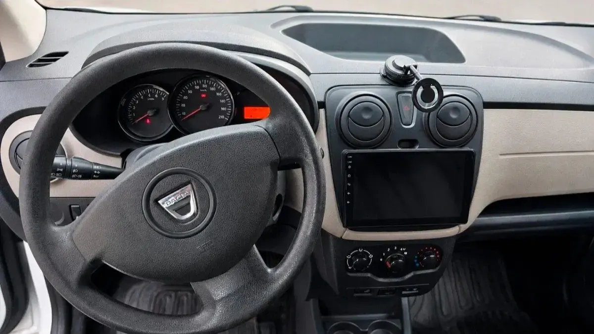 Gebraucht Dacia Lodgy 83 PS (61 kW) 2014 Weiß Van / Kleinbus
