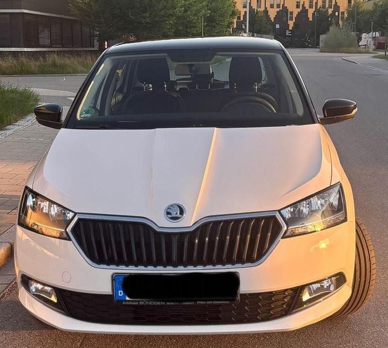 Weiß Gebraucht 2021 Skoda Fabia Ambition Kleinwagen | 13.900 € (Superpreis) - Bild 1/4