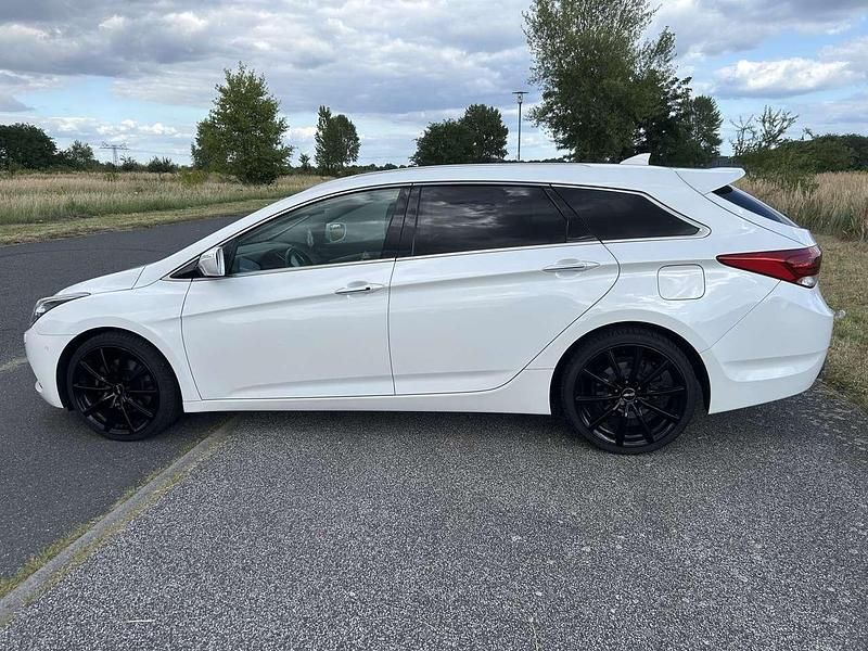 Gebraucht Hyundai i40 Premium 141 PS (103 kW) 2017 Weiß Kombi