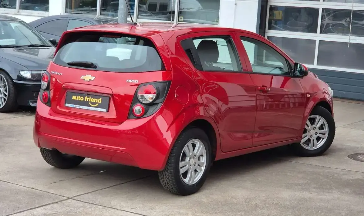 Używany Chevrolet Aveo LT 101 KM (74 kW) 2012 Czerwony Sedan/Limuzyna