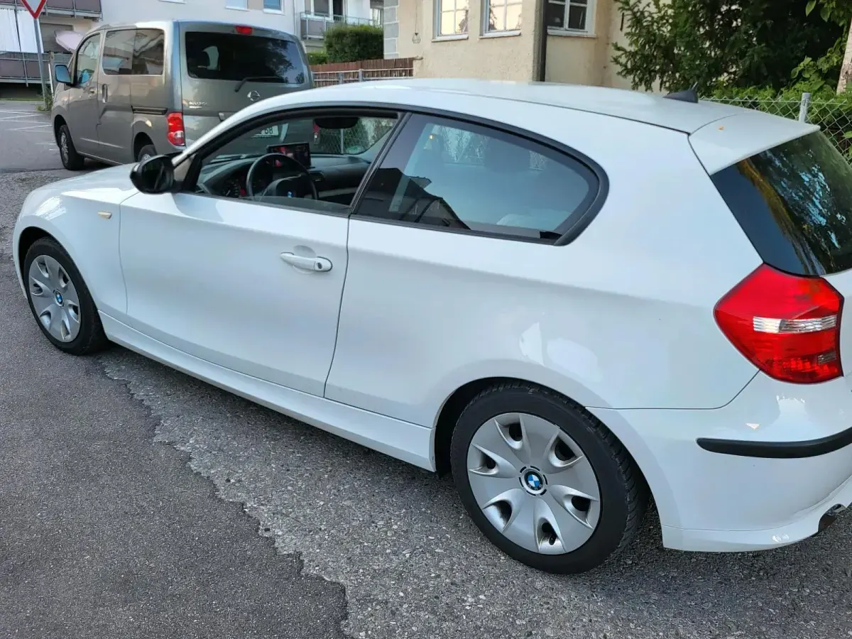 Gebraucht BMW 116 122 PS (89 kW) 2010 Weiß Kleinwagen
