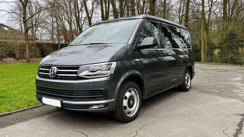 Grau Gebraucht 2016 VW T6 Edition Van | 39.950 € (Teuer) - Bild 1/4