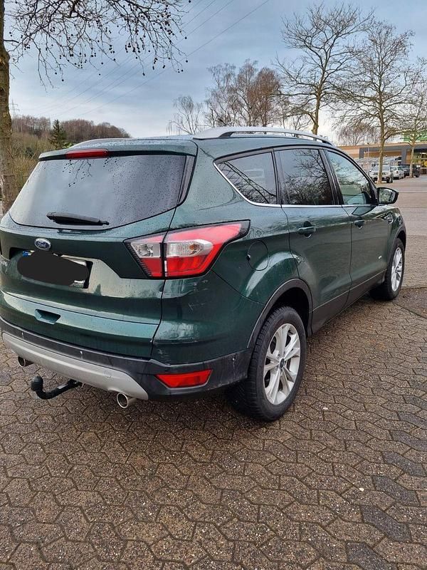 Gebraucht Ford Kuga Titanium 150 PS (110 kW) 2017 Grün SUV