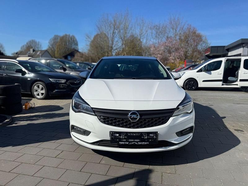 Gebraucht Opel Astra Selection 105 PS (77 kW) 2016 Weiß Limousine