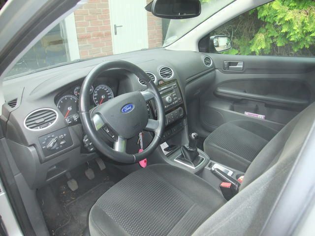 Gebraucht Ford Focus Ghia 101 PS (74 kW) 2005 Silber metallic Kombi