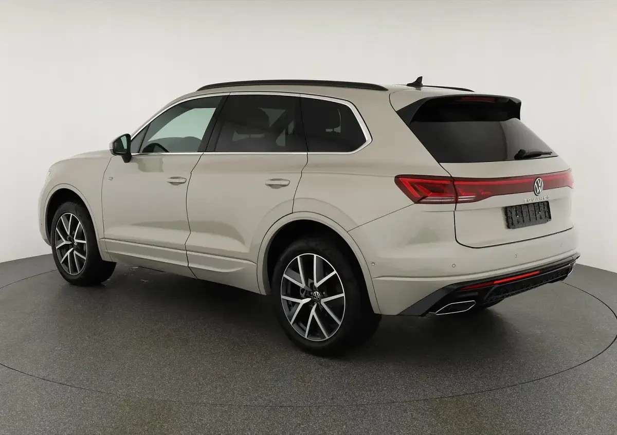 Gebraucht VW Touareg R-line 286 PS (210 kW) 2024 Sechura beige metallic SUV