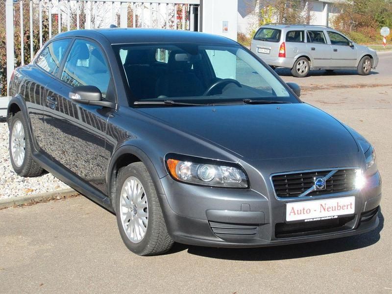 Grau Gebraucht 2007 Volvo C30 Kinetic Kleinwagen | 5.350 € (Etwas zu teuer) - Bild 1/4