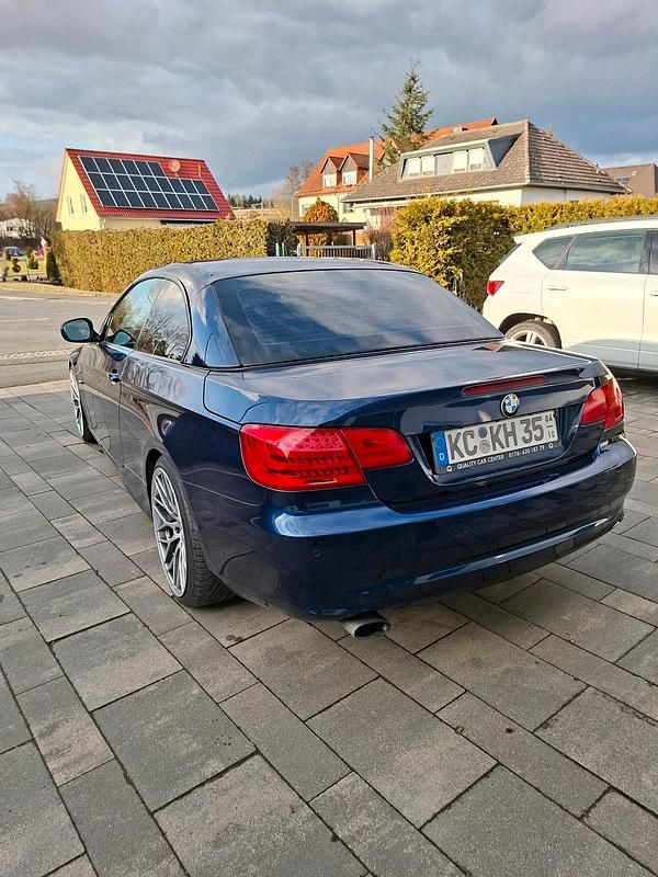 Gebraucht BMW 320 Cabriolet 183 PS (134 kW) 2010 Blau Cabrio