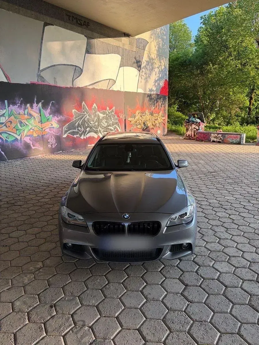 Gebraucht BMW 530 M Sport 258 PS (189 kW) 2012 Grau Kombi