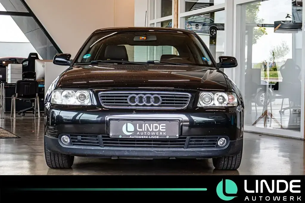Gebraucht Audi A3 Attraction 102 PS (75 kW) 2003 Schwarz Kleinwagen