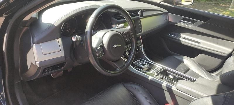 Gebraucht Jaguar XF Prestige 300 PS (220 kW) 2017 Blau Limousine