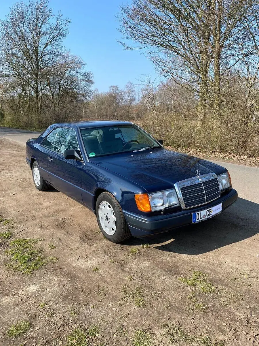 Gebraucht Mercedes E300 179 PS (131 kW) 1989 Blau Coupé