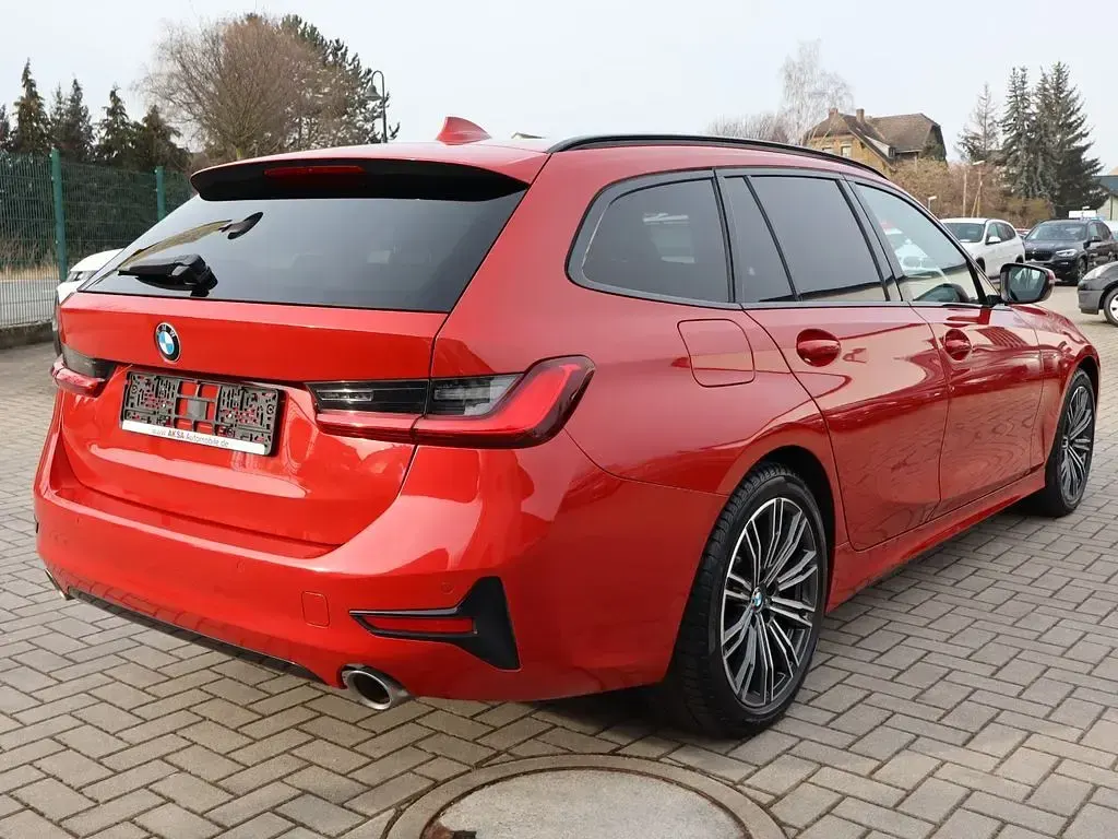 Gebraucht BMW 330 Sport Line 258 PS (189 kW) 2019 Rot Kombi