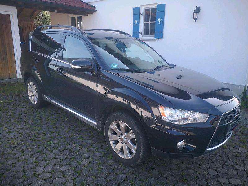 Schwarz Gebraucht 2012 Mitsubishi Outlander SUV | 7.100 € (Fairer Preis) - Bild 1/4