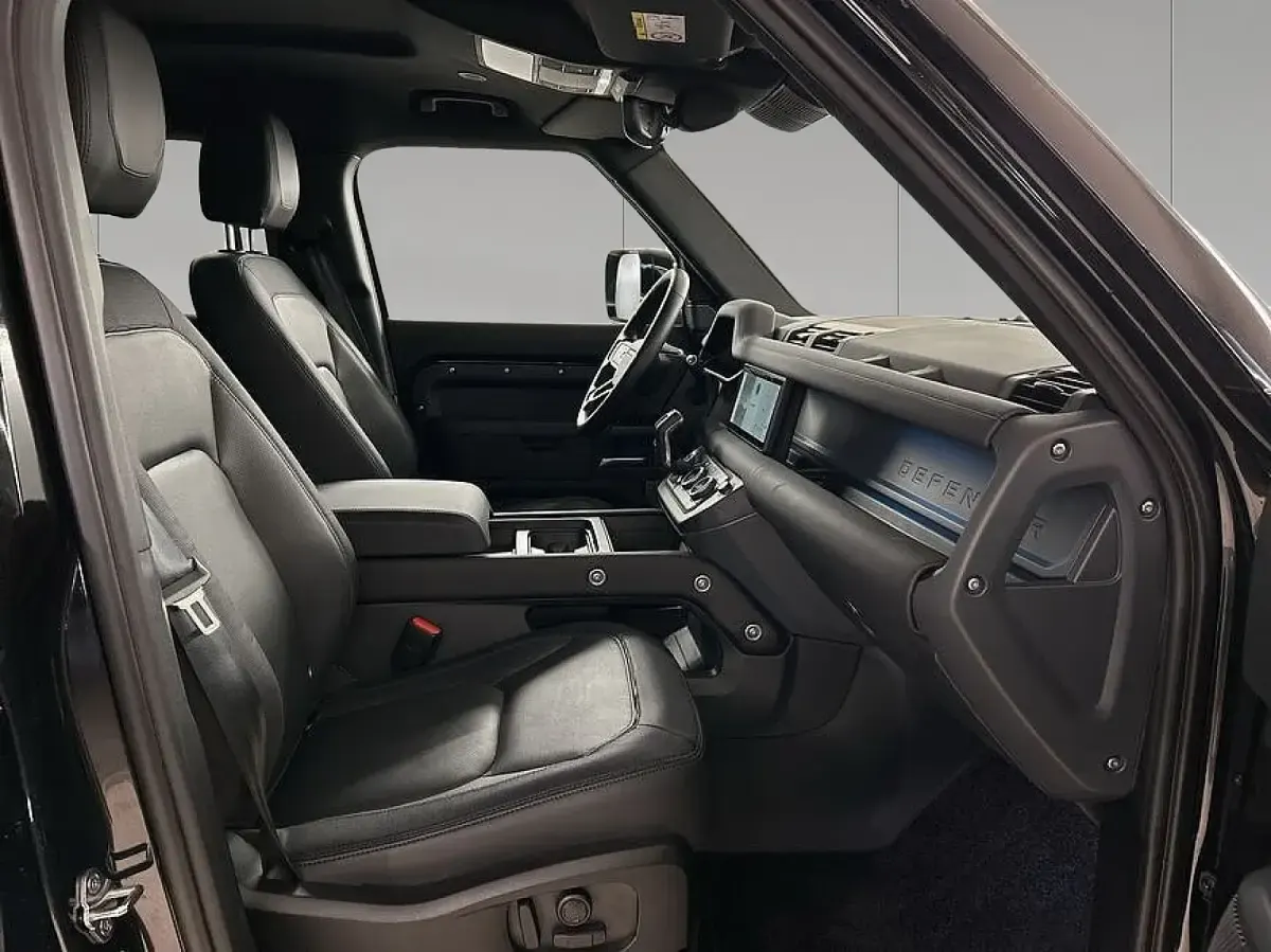 Gebraucht Land Rover Defender SE Dynamic 202 PS (148 kW) 2023 Santorini black SUV