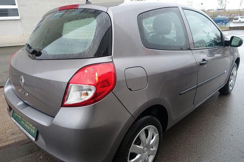Gebraucht Renault Clio III 75 PS (55 kW) 2012 Grau Kleinwagen