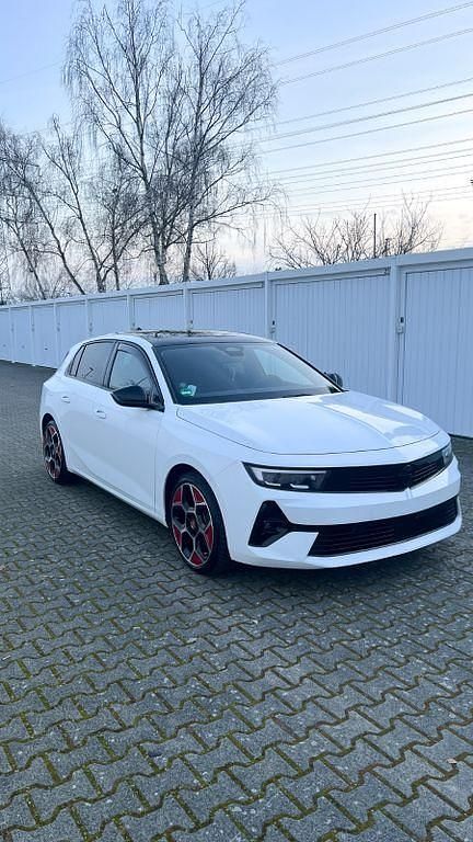 Weiß Gebraucht 2024 Opel Astra Ultimate Limousine | 23.499 € (Fairer Preis) - Bild 1/4