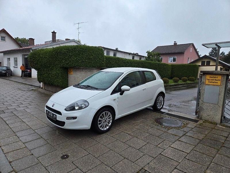 Weiß Gebraucht 2012 Fiat Punto More Kleinwagen | 2.749 € (Fairer Preis) - Bild 1/4