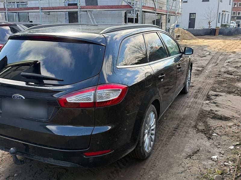 Gebraucht Ford Mondeo 163 PS (119 kW) 2013 Schwarz Kombi
