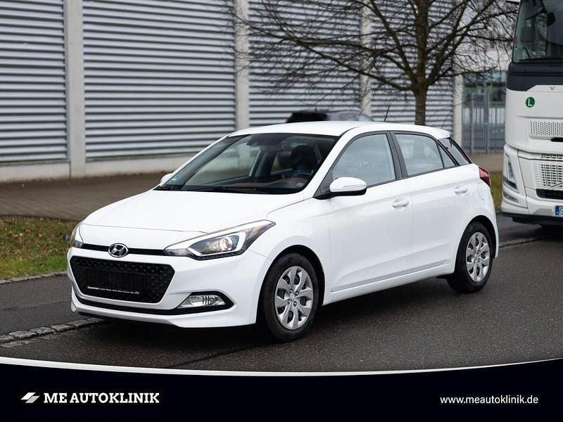 Gebraucht Hyundai i20 Trend 84 PS (61 kW) 2017 Weiß Kleinwagen