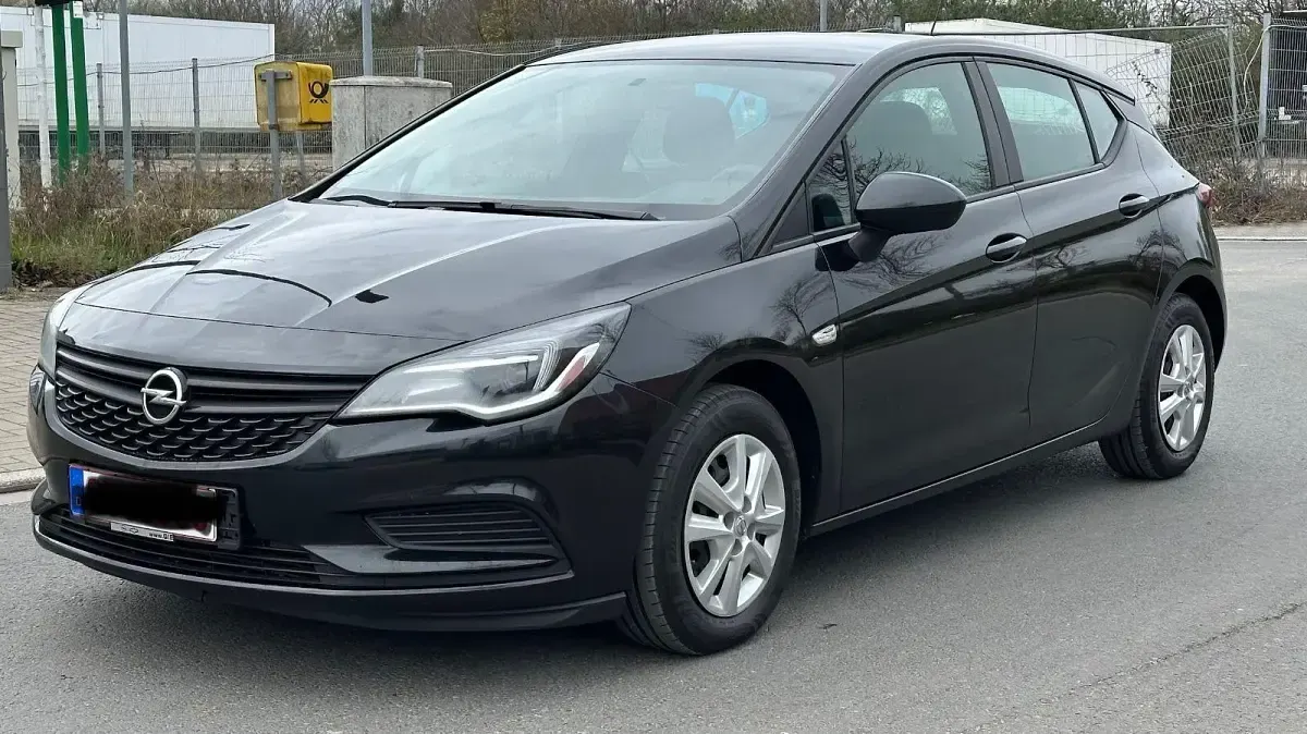 Gebraucht Opel Astra Eco 105 PS (77 kW) 2016 Schwarz Limousine