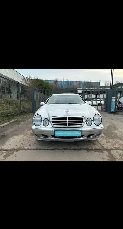 Gebraucht Mercedes CLK320 Elegance 218 PS (160 kW) 2001 Silber Coupé