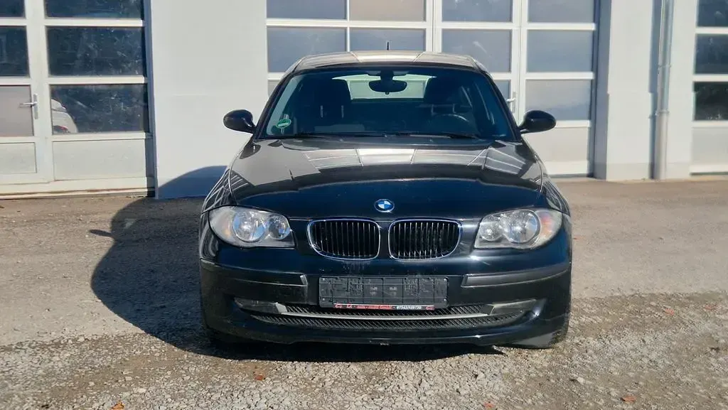 Gebraucht BMW 116 122 PS (89 kW) 2009 Schwarz Kleinwagen