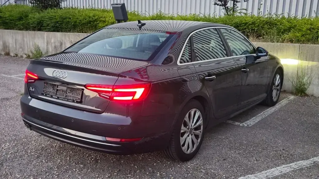 Gebraucht Audi A4 Design 190 PS (139 kW) 2016 Grau Limousine