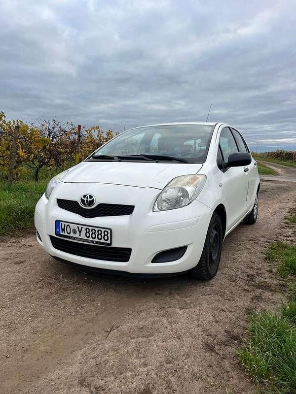 Gebraucht Toyota Yaris 69 PS (50 kW) 2011 Limousine