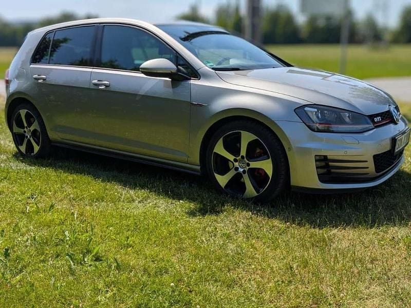 Silber Gebraucht 2014 VW Golf VII GTI Limousine | 13.000 € (Guter Preis) - Bild 1/4
