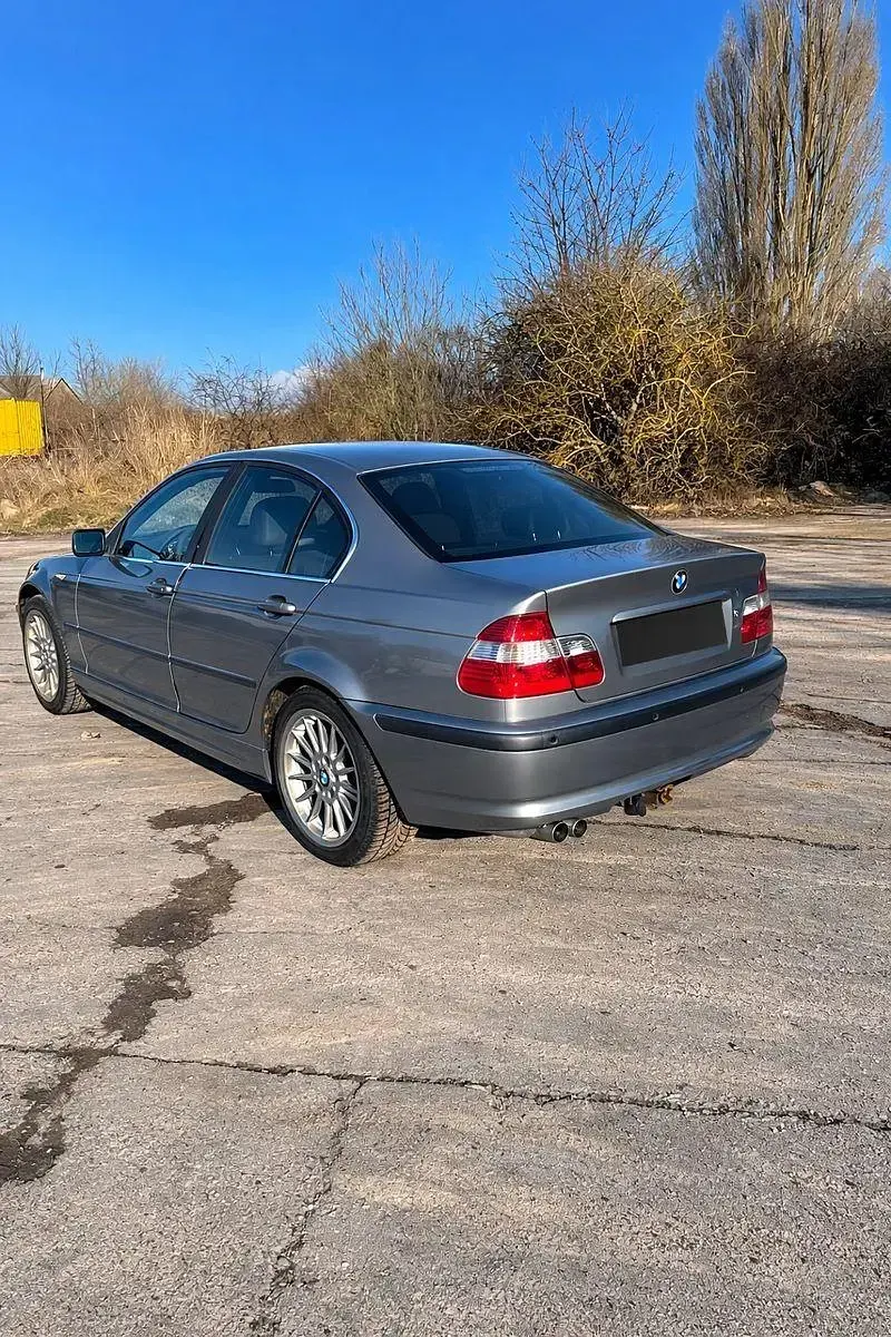 Second-hand BMW 320 170 CP (125 kW) 2004 Argintiu Berlinǎ