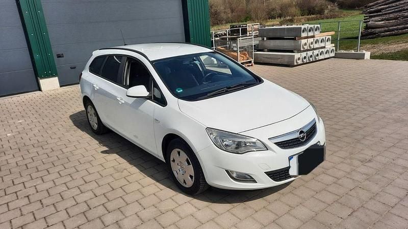 Gebraucht Opel Astra 165 PS (121 kW) 2012 Weiß Kombi