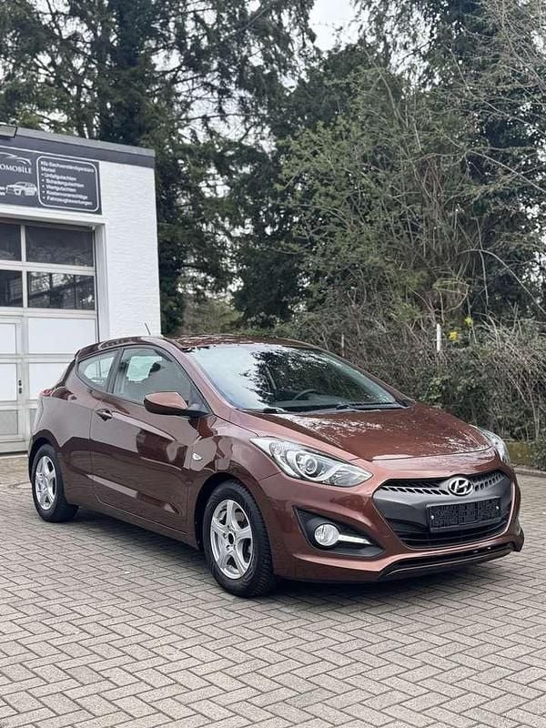 Gebraucht Hyundai i30 99 PS (72 kW) 2013 Hazel brown / met Coupé