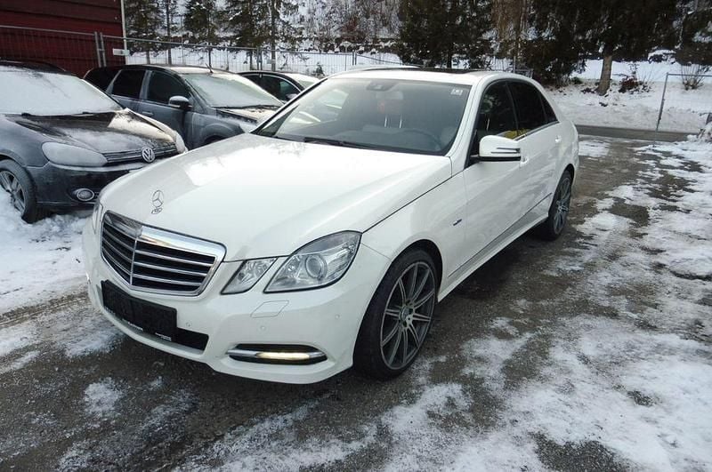 Weiß Gebraucht 2011 Mercedes E350 Limousine | 7.499 € (Guter Preis) - Bild 1/4