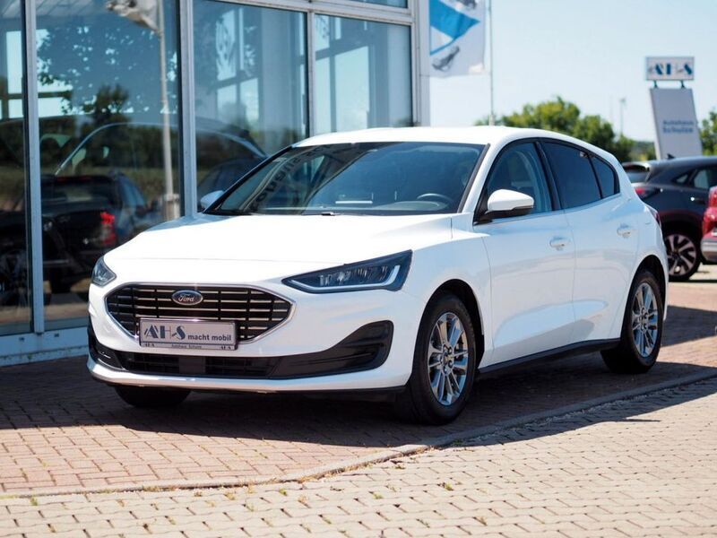 Używany Ford Focus Titanium 125 KM (91 kW) 2022 Biały Sedan/Limuzyna