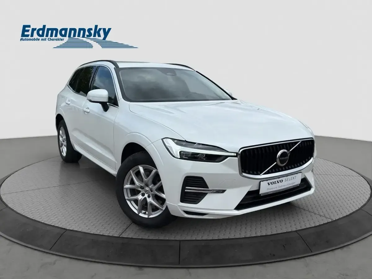 Gebraucht Volvo XC60 Momentum 197 PS (144 kW) 2022 Weiß SUV
