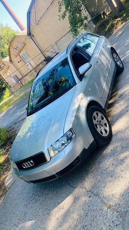 Silber Gebraucht 2002 Audi A4 Kombi | 1.850 € (Superpreis) - Bild 1/4