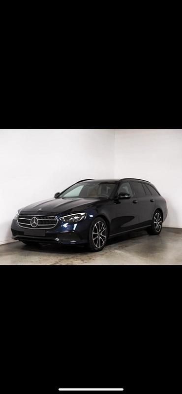Blau Gebraucht 2020 Mercedes E200 Kombi | 24.500 € (Fairer Preis) - Bild 1/4