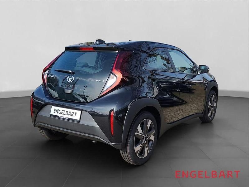Neu Toyota Aygo X Active 116 PS (85 kW) 2026 Schwarz SUV