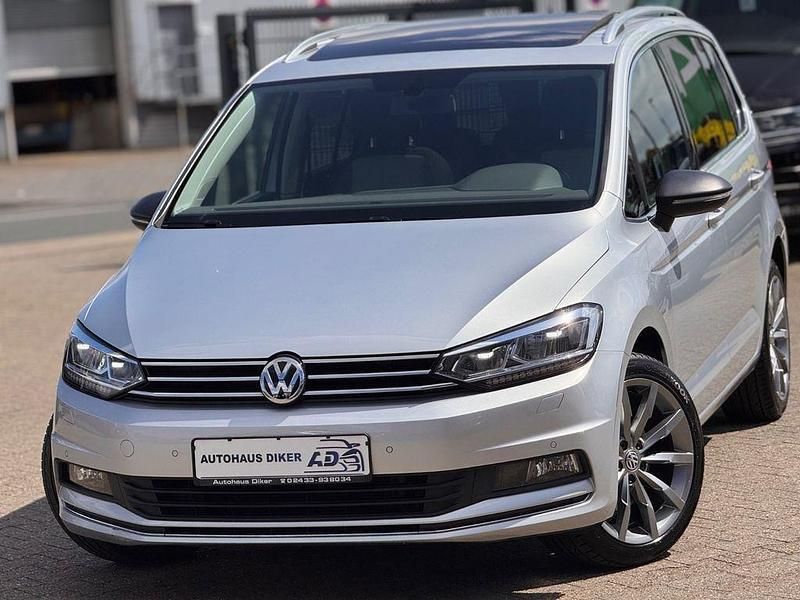 Silber Gebraucht 2018 VW Touran Highline Van / Kleinbus | 20.600 € (Fairer Preis) - Bild 1/4