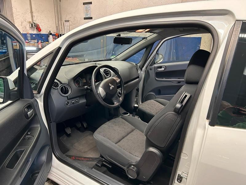 Gebraucht Mitsubishi Colt 95 PS (69 kW) 2011 Weiß Kleinwagen