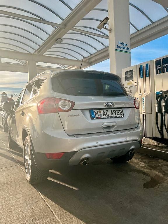 Gebraucht Ford Kuga 140 PS (102 kW) 2012 Silber SUV