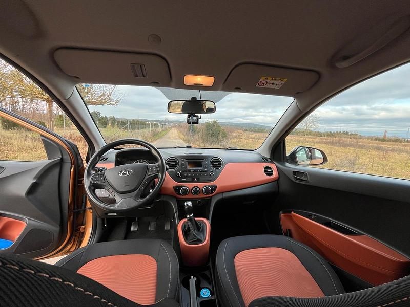 Gebraucht Hyundai i10 87 PS (63 kW) 2014 Orange Kleinwagen