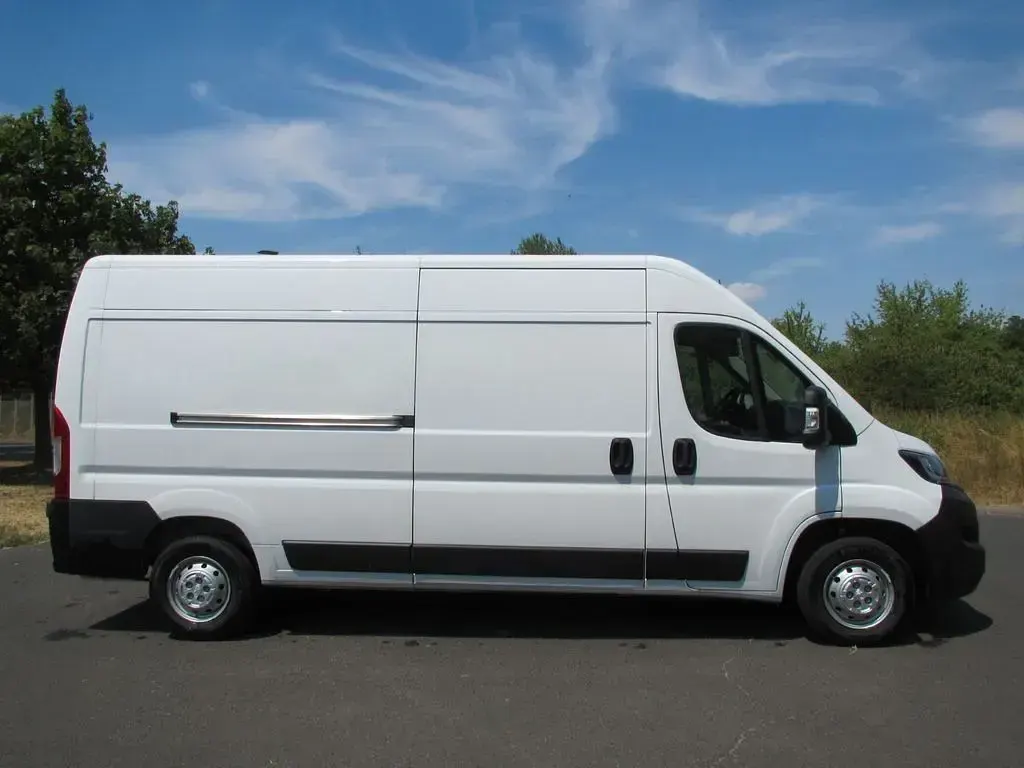 Gebraucht Peugeot Boxer 140 PS (102 kW) 2023 Weiß Van